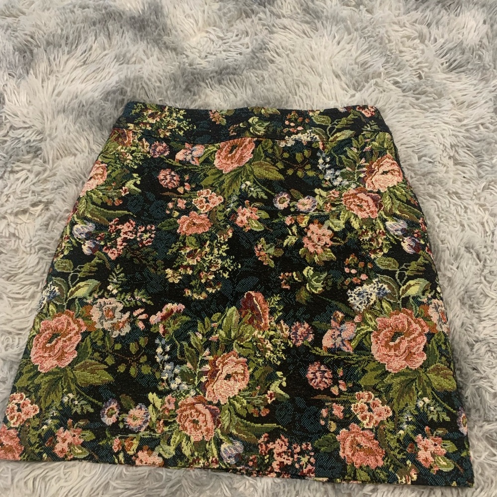 Simons mini skirt,